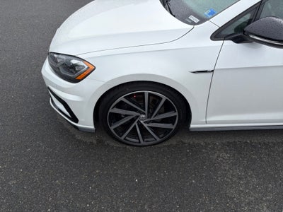 2019 Volkswagen Golf R 2.0T w/DCC & Navigation (M6)