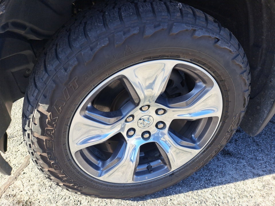 2020 RAM 1500 Laramie Crew Cab 4x4 5'7" Box