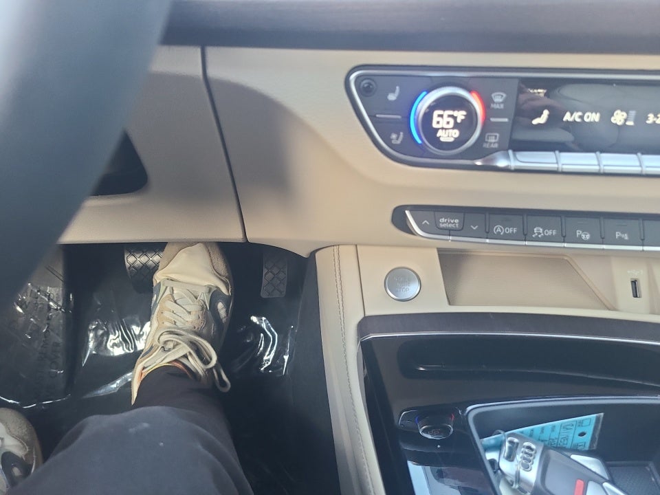 2024 Audi Q5 S line Prestige
