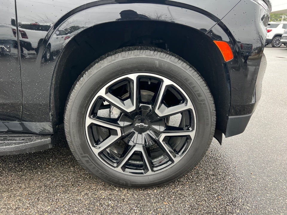 2023 Chevrolet Suburban 4WD RST